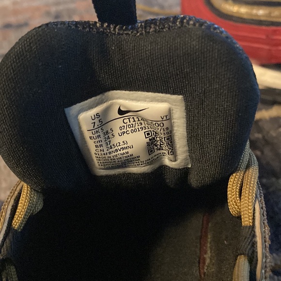 RED BLACK AND GOLD NIKES - Picture 5 of 6